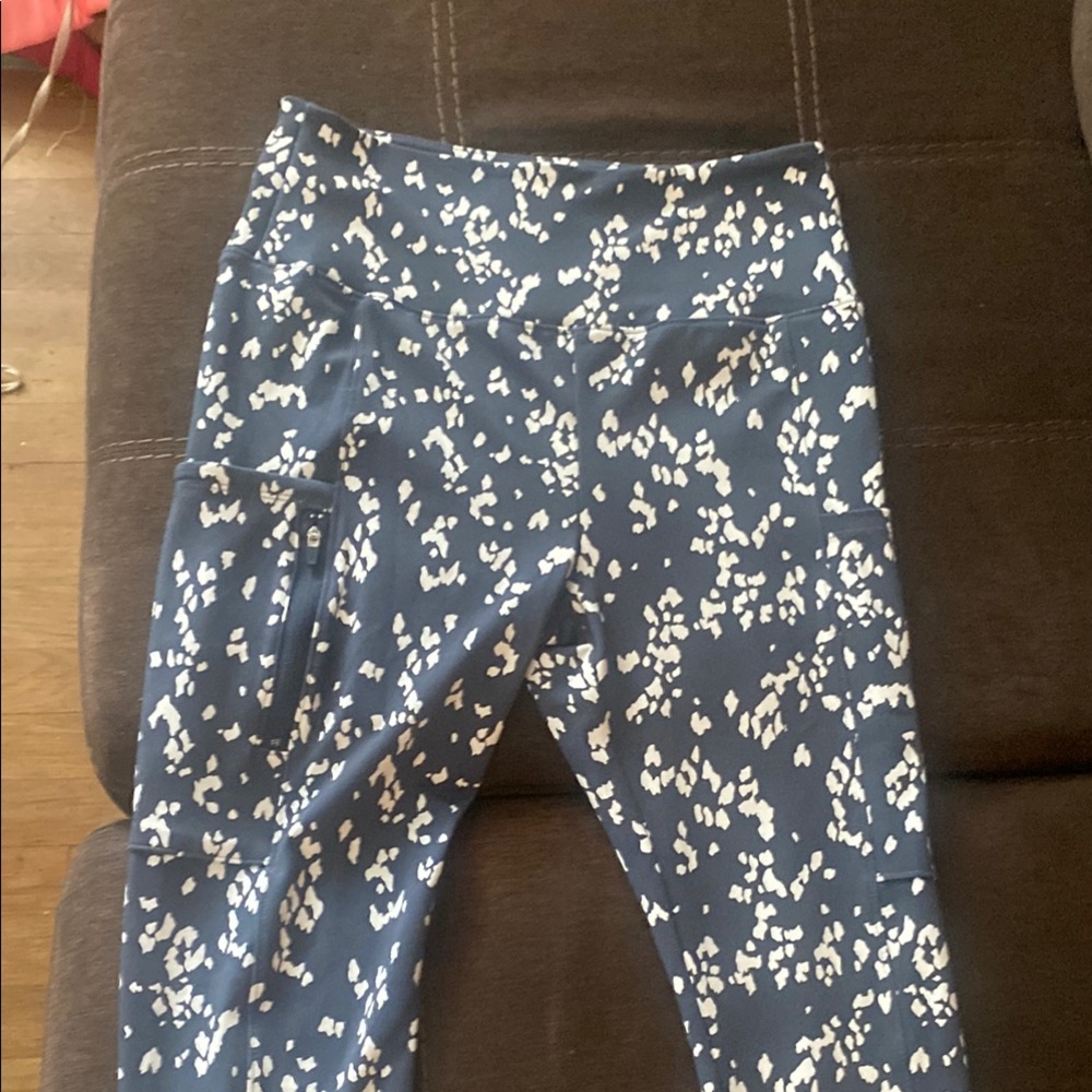 Lou & Grey Blue and White Floral Leggings
